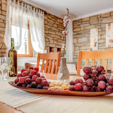 Holiday home Holiday Natale Vosteni